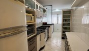 Apartamento com Vista para o Mar em Meia Praia 