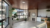 Apartamento com Vista para o Mar em Meia Praia 