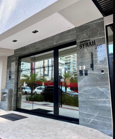 Apartamento Novo na 2 Avenida / Meia Praia