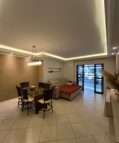 Apartamento com Vista para o Mar em Meia Praia 